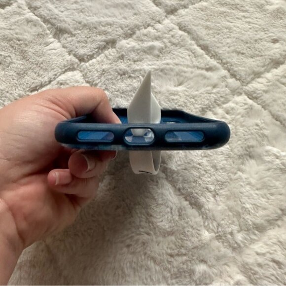 Loopy Case | Blue Waves "Ocean" Case with White Loop | Size iphone X/XS/ 11 Pro - Picture 8 of 11